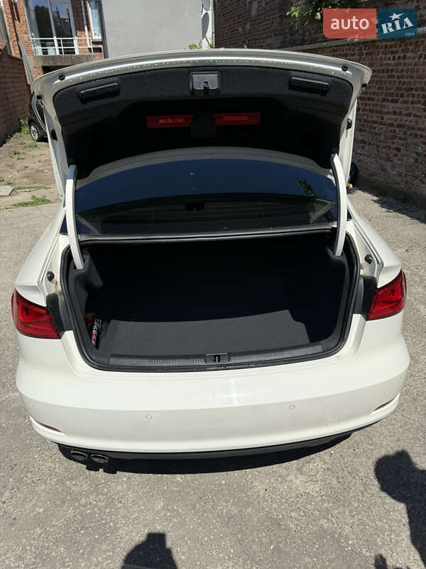 Седан Audi A3 2015 в Черновцах