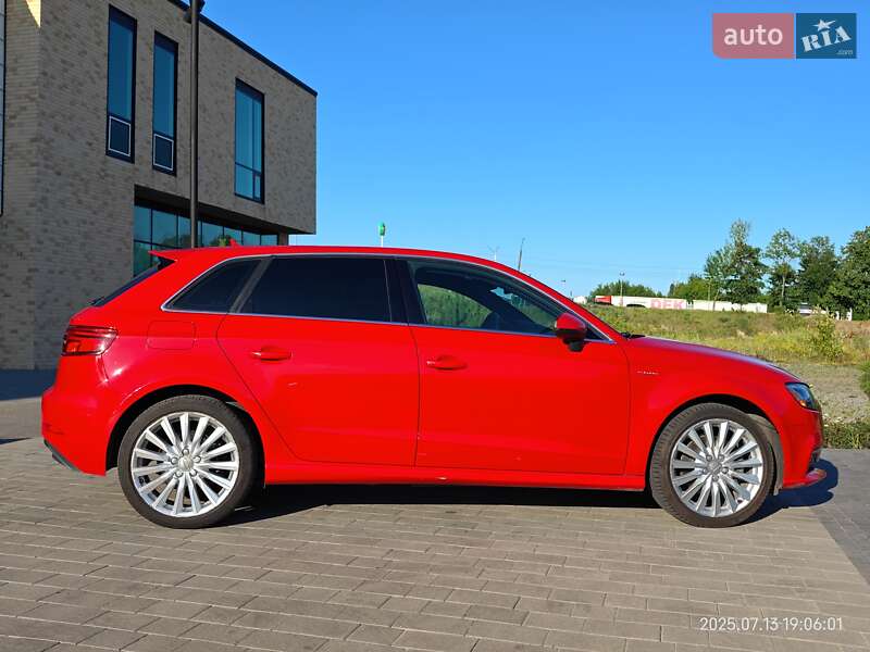 Хэтчбек Audi A3 2016 в Хмельницком