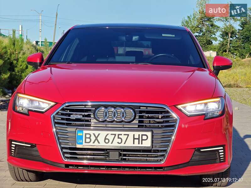Хэтчбек Audi A3 2016 в 