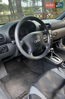 Хетчбек Audi A3 2000 в 
