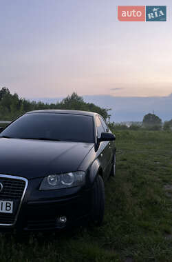 Хетчбек Audi A3 2004 в 