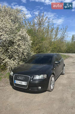 Хетчбек Audi A3 2004 в 