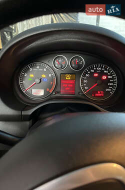 Хетчбек Audi A3 2004 в 