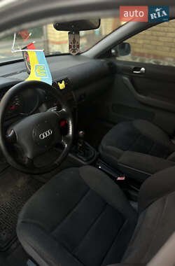 Хэтчбек Audi A3 2000 в 