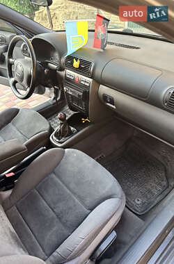 Хэтчбек Audi A3 2000 в 