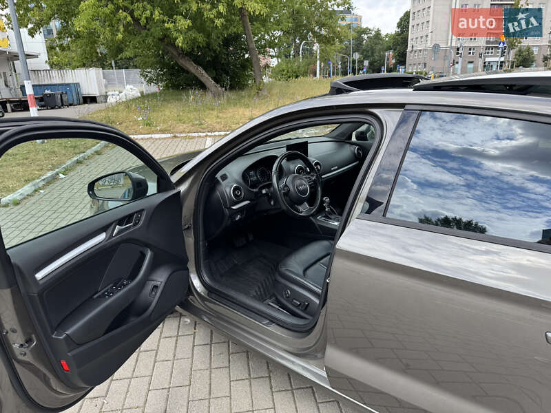 Седан Audi A3 2015 в Самборі