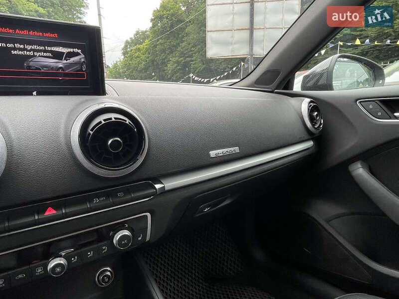 Хэтчбек Audi A3 2017 в Львове