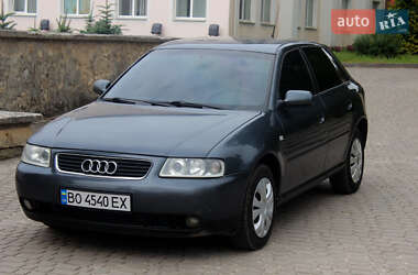 Хэтчбек Audi A3 2002 в 
