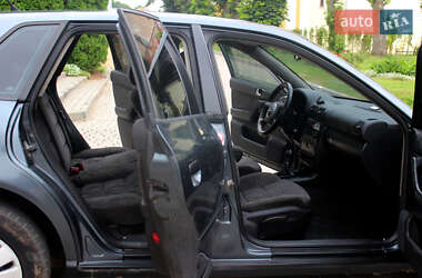Хэтчбек Audi A3 2002 в 