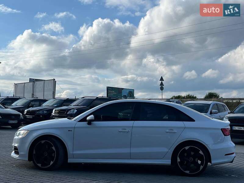 Седан Audi A3 2016 в Львові