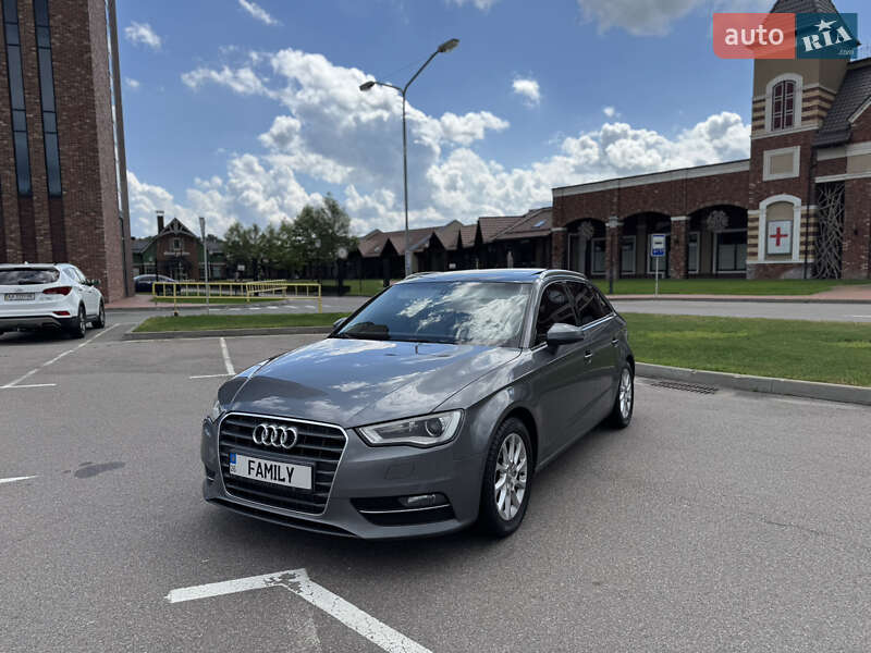 Хэтчбек Audi A3 2016 в 