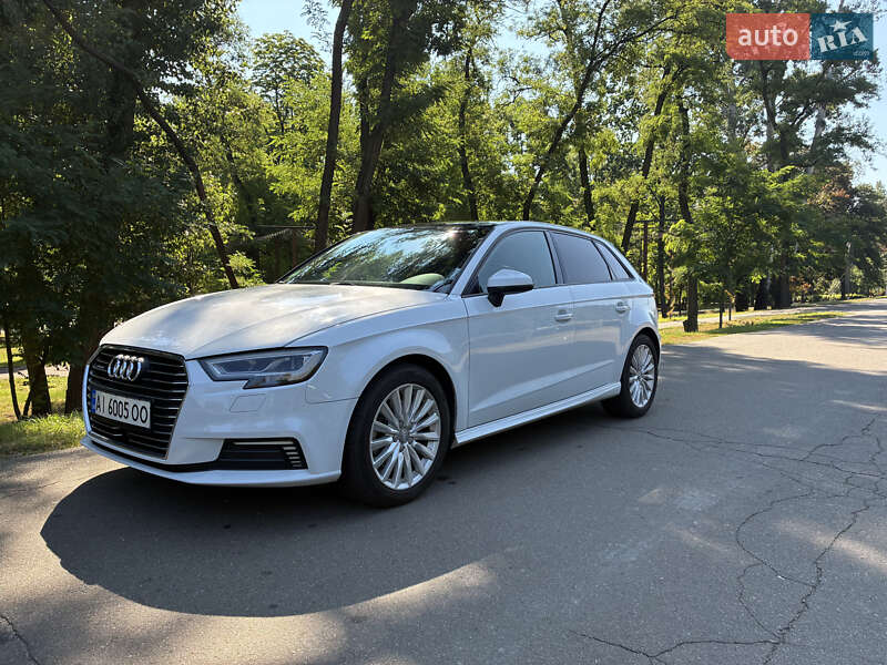 Хэтчбек Audi A3 2016 в Киеве