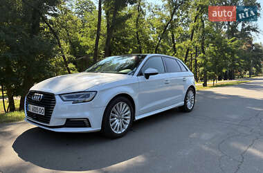 Хэтчбек Audi A3 2016 в 