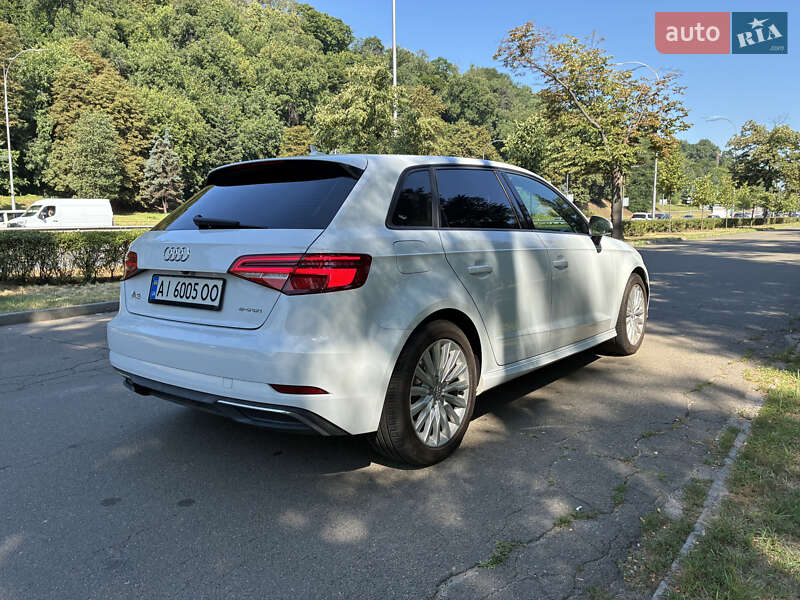 Хэтчбек Audi A3 2016 в Киеве