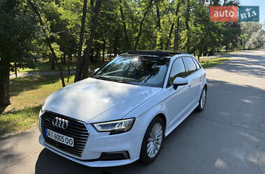 Хэтчбек Audi A3 2016 в Киеве