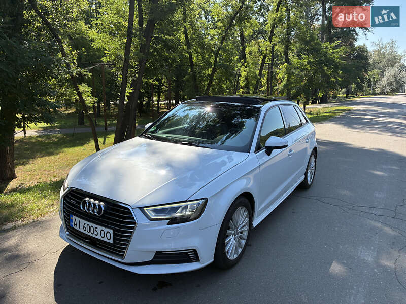 Хэтчбек Audi A3 2016 в Киеве