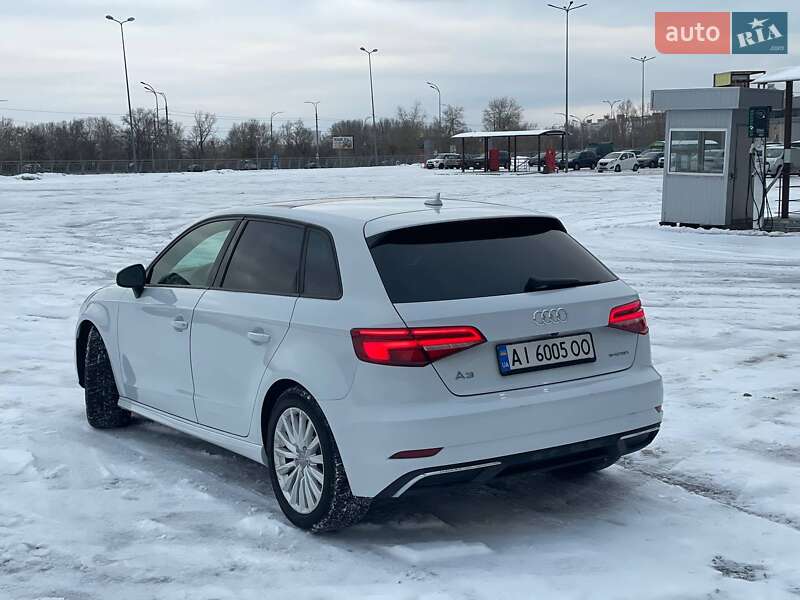 Хэтчбек Audi A3 2016 в Киеве