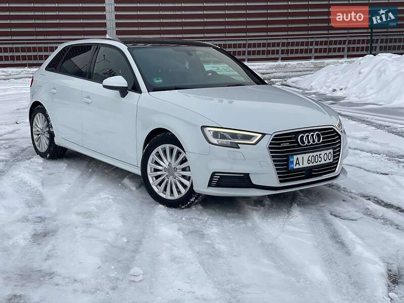 Хэтчбек Audi A3 2016 в Киеве