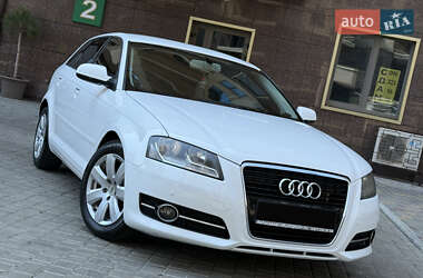 Хэтчбек Audi A3 2013 в 