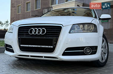 Хэтчбек Audi A3 2013 в 
