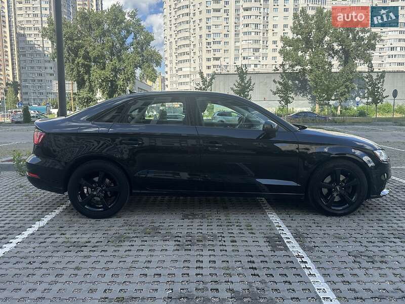 Седан Audi A3 2014 в Киеве