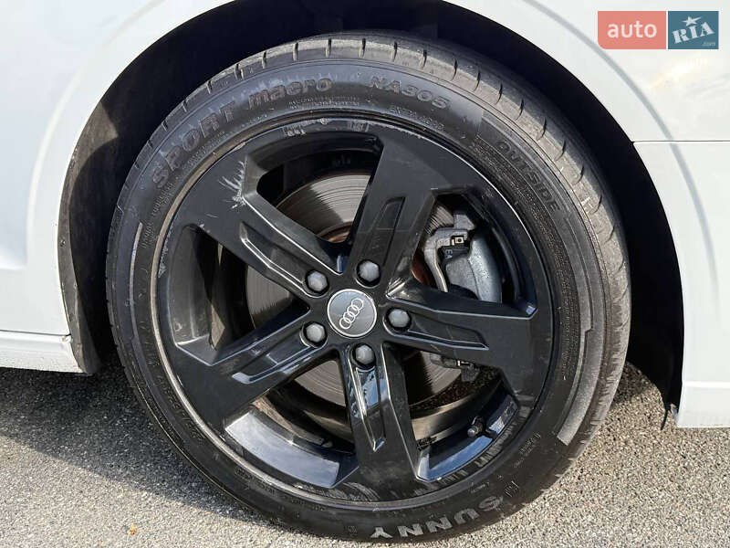 Седан Audi A3 2018 в Киеве