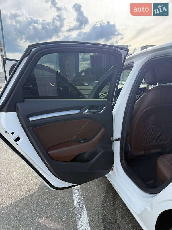 Седан Audi A3 2018 в Киеве
