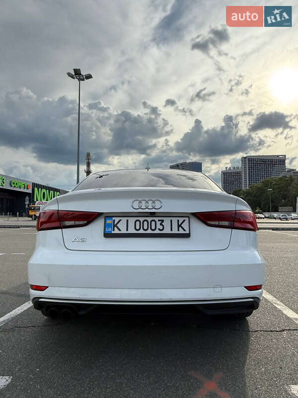 Седан Audi A3 2018 в Киеве