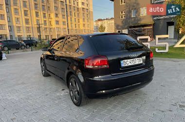 Хэтчбек Audi A3 2004 в 