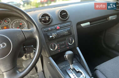 Хэтчбек Audi A3 2004 в 