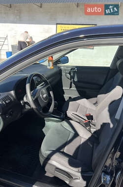 Хэтчбек Audi A3 2001 в 