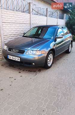 Хэтчбек Audi A3 2002 в 