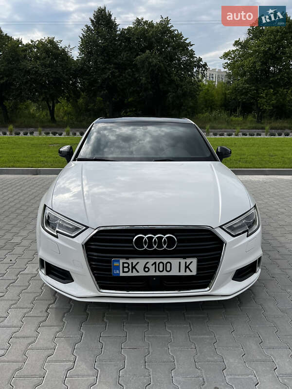Седан Audi A3 2017 в Ровно