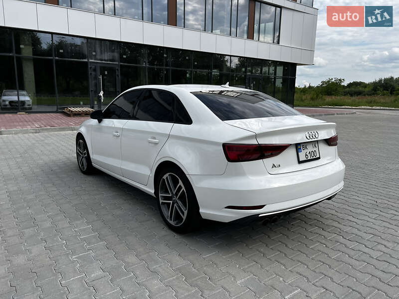 Седан Audi A3 2017 в Ровно