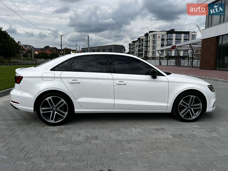 Седан Audi A3 2017 в Ровно