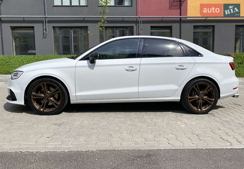 Седан Audi A3 2015 в Рівному