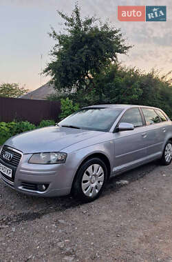 Хэтчбек Audi A3 2004 в 