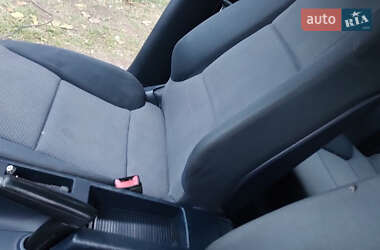 Хэтчбек Audi A3 2004 в 