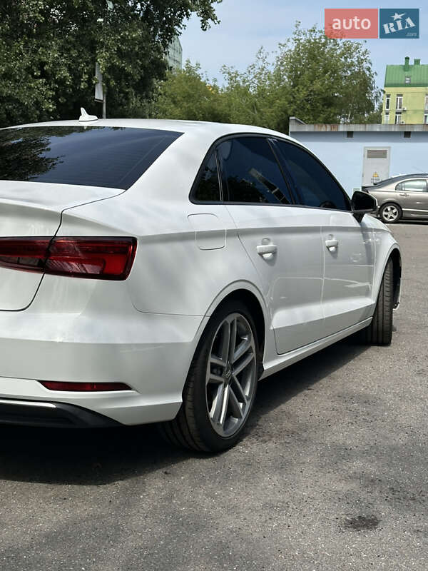 Седан Audi A3 2016 в Киеве