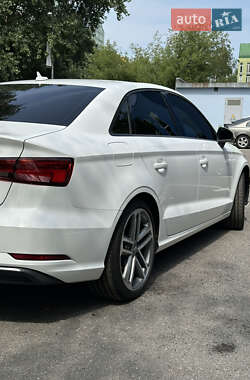Седан Audi A3 2016 в 