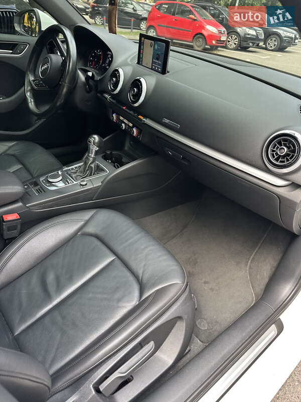Седан Audi A3 2016 в Киеве