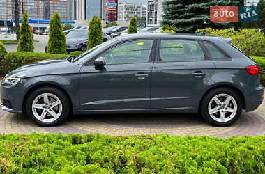 Хэтчбек Audi A3 2019 в 