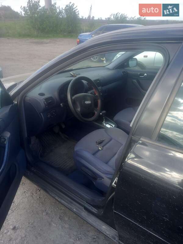 Хэтчбек Audi A3 2000 в 