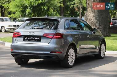 Хэтчбек Audi A3 2015 в 