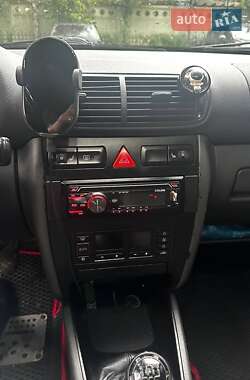 Хэтчбек Audi A3 2000 в 