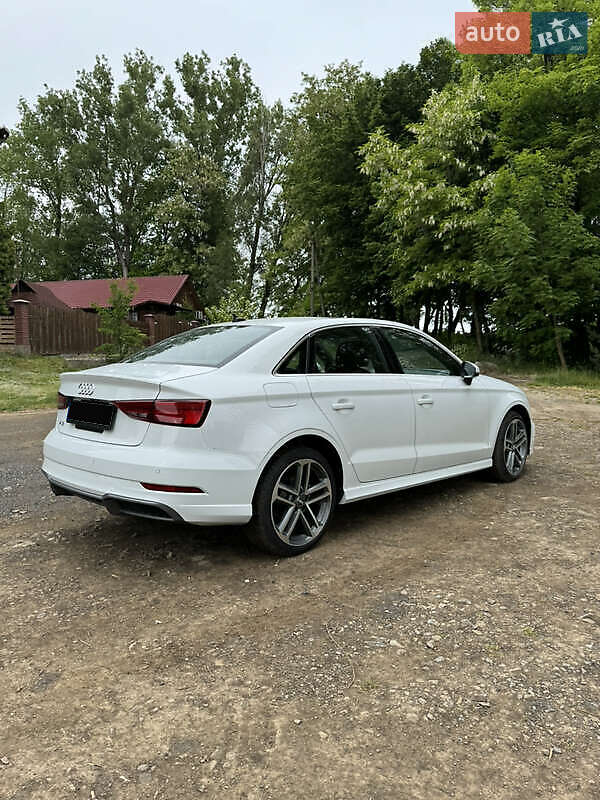 Седан Audi A3 2018 в Ивано-Франковске
