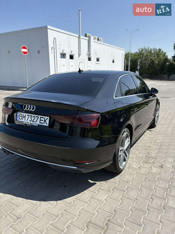Седан Audi A3 2018 в Ромнах