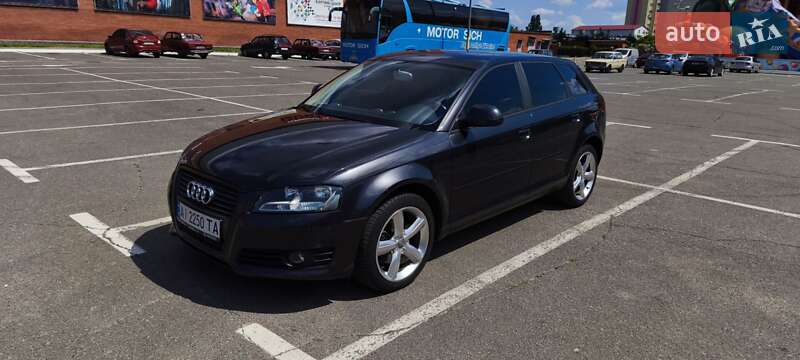 Хэтчбек Audi A3 2010 в 