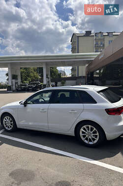 Хэтчбек Audi A3 2015 в 