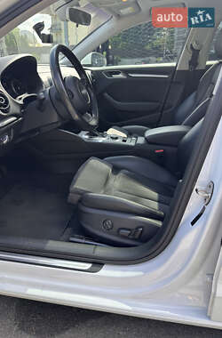 Хэтчбек Audi A3 2015 в 